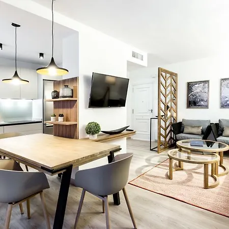 Eleven Real De La Carreteria, By Homing U Apart Otel 4*